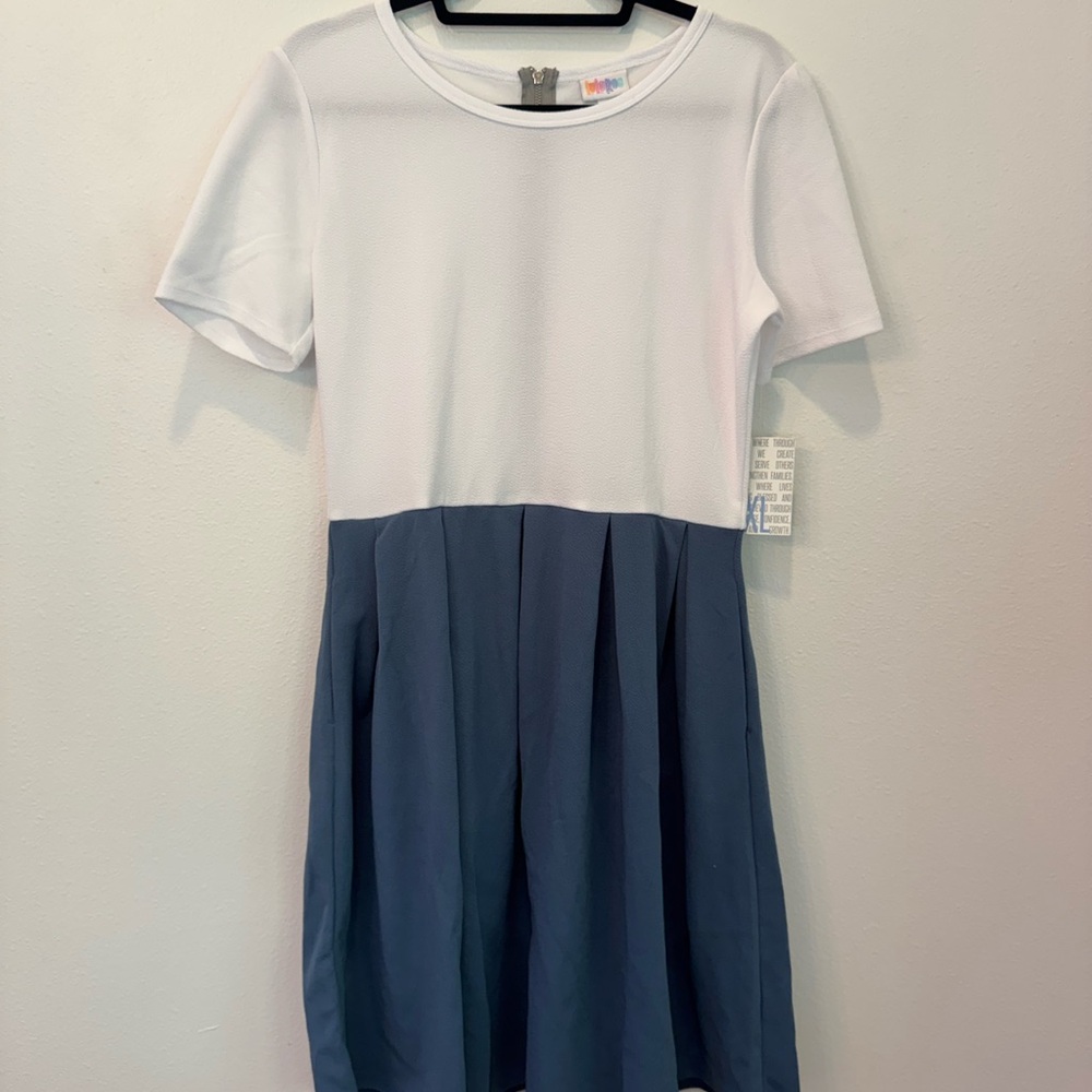 Brand New LuLaRoe Size XL Grayish Blue and White Amelia Dress